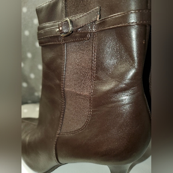 Gently loved Nine West high heeled ankle boots, with accent buckle - Picture 12 of 15